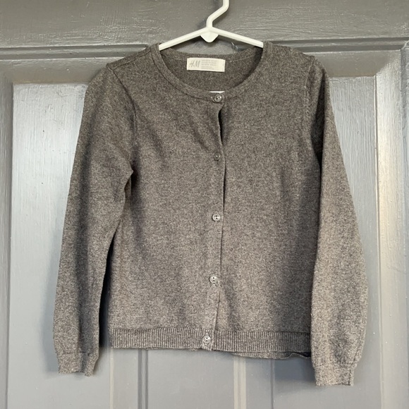 Girls H&M gray cardigan cotton sweater. Like new. Size 4-6Y. - Picture 4 of 6